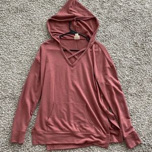 Criss-cross neck long sleeve shirt